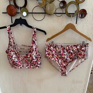 Hurley Women's Abstract 2 piece High waisted Bikini Set in size 2X